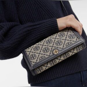 New!! Tory Burch T Monogram Wallet Crossbody Clutch Purse in blue color.